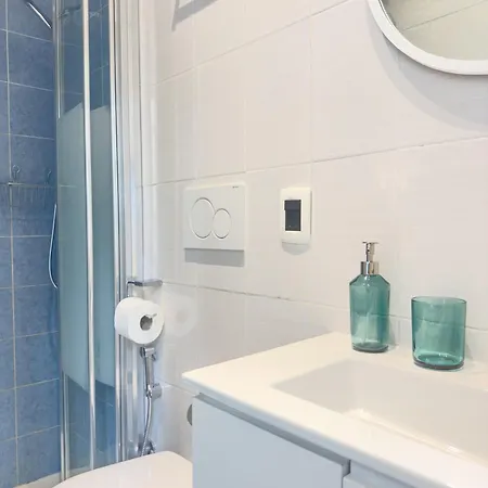 Cozy Flat 200m From The Sea *
