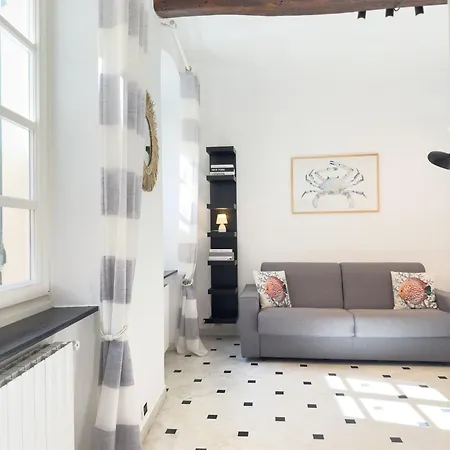 Apartment Cozy Flat 200m From The Sea