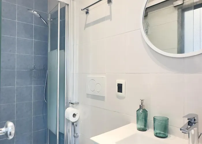 아파트 Cozy Flat 200m From The Sea