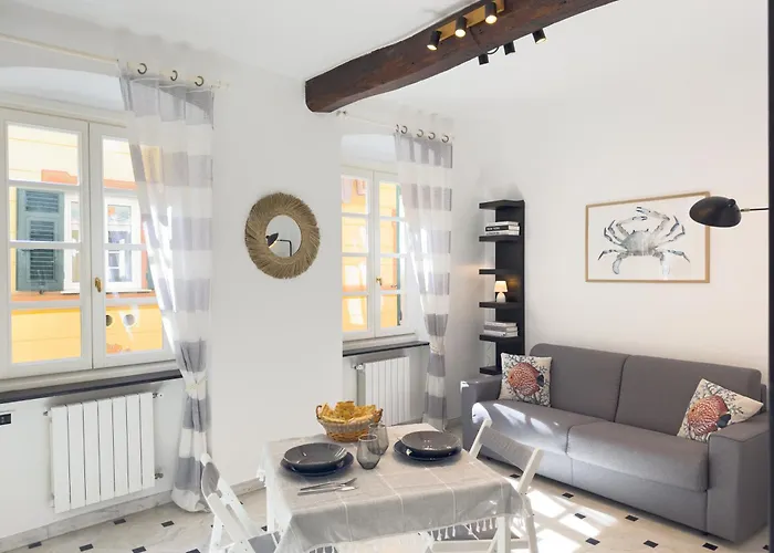 Cozy Flat 200m From The Sea 아파트