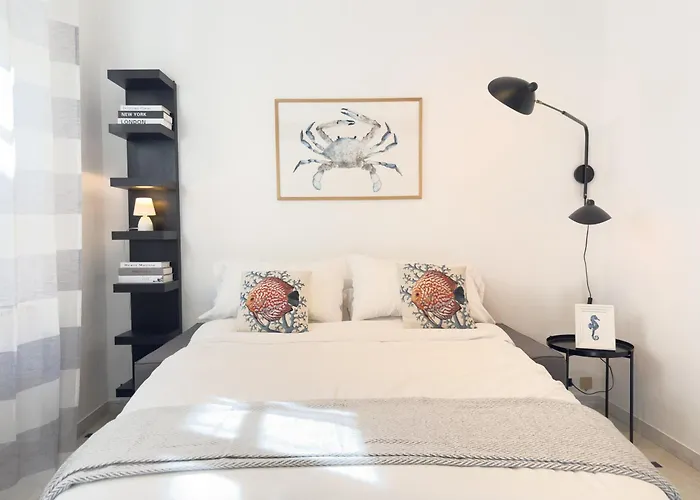 Cozy Flat 200m From The Sea 아파트 *