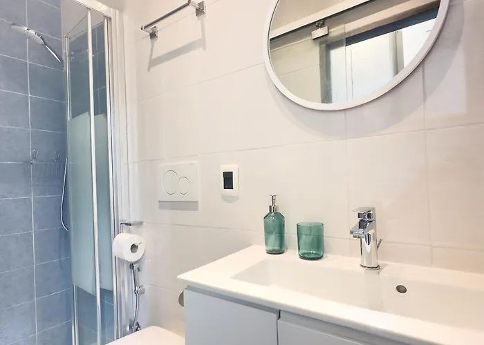 아파트 Cozy Flat 200m From The Sea *