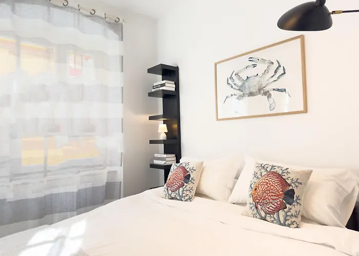 Cozy Flat 200m From The Sea 아파트 *