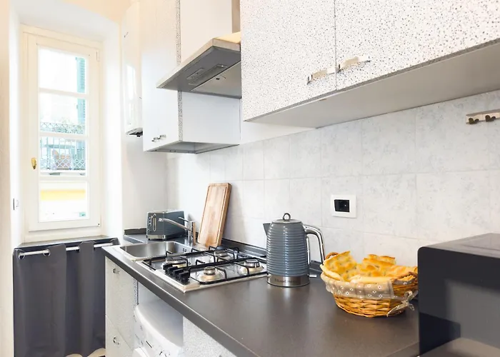 Cozy Flat 200m From The Sea 아파트